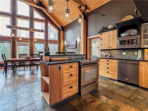 129 South Bay Drive, Onanole, MB - Indoor Photo Showing Kitchen