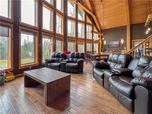 129 South Bay Drive, Onanole, MB - Indoor Photo Showing Living Room