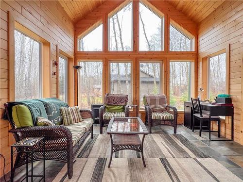 129 South Bay Drive, Onanole, MB - Indoor Photo Showing Living Room