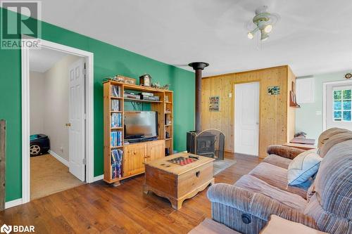 1013 Turner Way, Arden, ON - Indoor Photo Showing Living Room