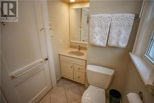 25 Jessie Street, Brockville, ON - Indoor Photo Showing Bathroom