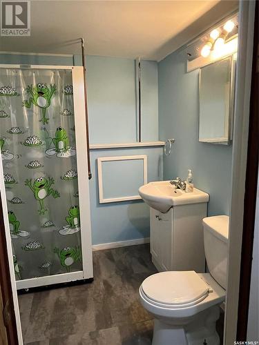 1551 Frohlick Street, Holdfast, SK - Indoor Photo Showing Bathroom