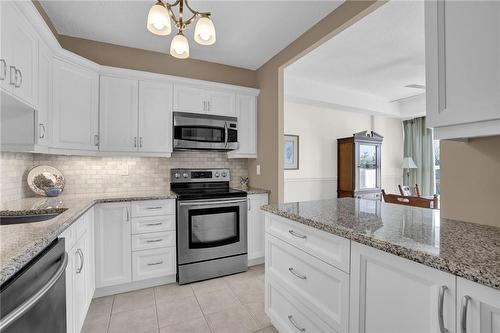1359 White Oaks Boulevard|Unit #507, Oakville, ON - Indoor Photo Showing Kitchen With Upgraded Kitchen