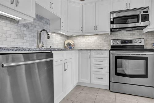 1359 White Oaks Boulevard|Unit #507, Oakville, ON - Indoor Photo Showing Kitchen With Stainless Steel Kitchen With Upgraded Kitchen