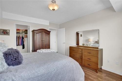 1359 White Oaks Boulevard|Unit #507, Oakville, ON - Indoor Photo Showing Bedroom