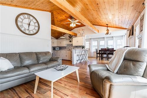 5516 Firelane 25 Lane, Port Colborne, ON - Indoor Photo Showing Living Room