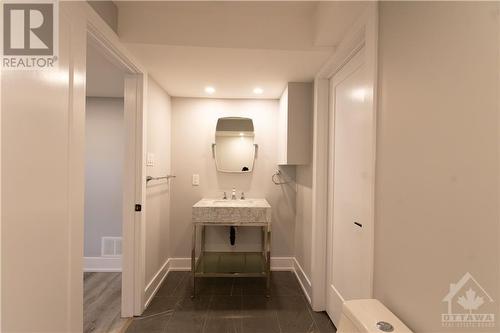 21A Gervin Street, Ottawa, ON - Indoor Photo Showing Bathroom