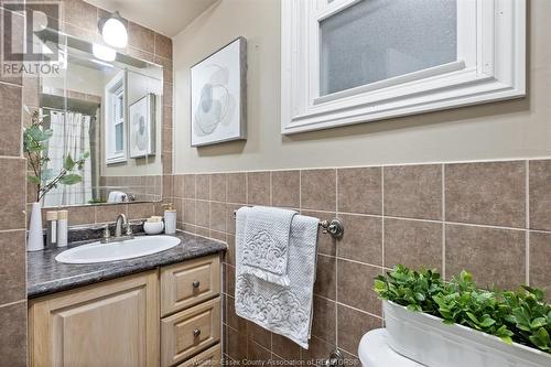 1013 St Pierre, Tecumseh, ON - Indoor Photo Showing Bathroom