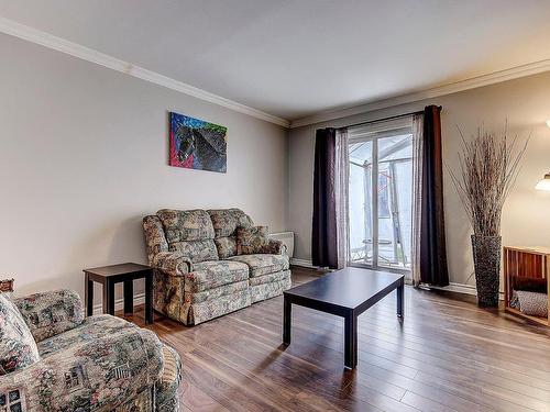 Living room - 2-425 Rue Thibodeau, Saint-Jean-Sur-Richelieu, QC - Indoor Photo Showing Living Room