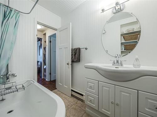 970 Sea Fern Lane, Mudge Island, BC - Indoor Photo Showing Bathroom