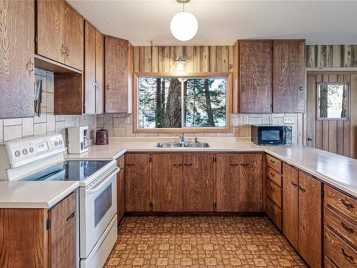 970 Sea Fern Lane, Mudge Island, BC - Indoor Photo Showing Kitchen With Double Sink