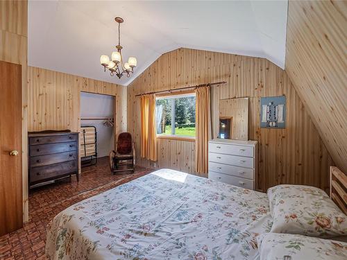 970 Sea Fern Lane, Mudge Island, BC - Indoor Photo Showing Bedroom