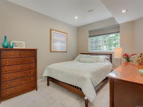 3450 Lord Nelson Way, Saanich, BC - Indoor Photo Showing Bedroom