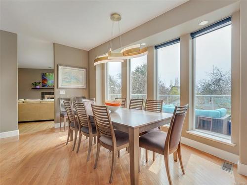 3450 Lord Nelson Way, Saanich, BC - Indoor Photo Showing Dining Room