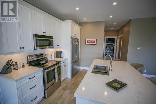123 Chipman Road, Brockville, ON - Indoor Photo Showing Kitchen With Upgraded Kitchen