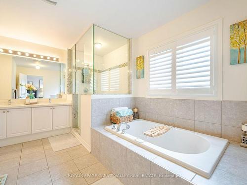 26 Maple Tr, Caledon, ON - Indoor Photo Showing Bathroom