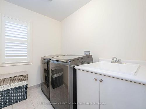 26 Maple Tr, Caledon, ON - Indoor Photo Showing Laundry Room