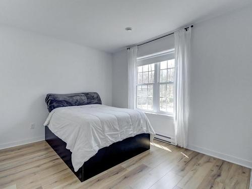 Bedroom - 96 111E Avenue, Saint-Hippolyte, QC - Indoor Photo Showing Bedroom