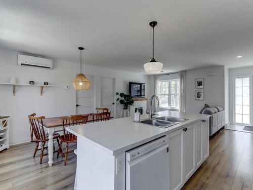 Overall view - 96 111E Avenue, Saint-Hippolyte, QC - Indoor Photo Showing Kitchen With Double Sink