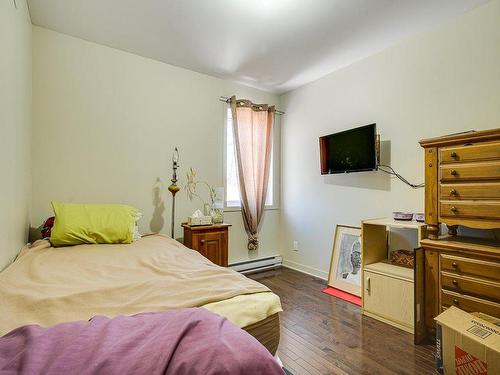 Chambre Ã Â coucher - 381 Rue De La Promenade, Saint-Hippolyte, QC - Indoor Photo Showing Bedroom
