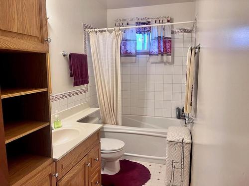 415 Cuyler Street, Thunder Bay, ON - Indoor Photo Showing Bathroom