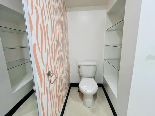 106 Fifth Avenue S, Kenora, ON - Indoor Photo Showing Bathroom