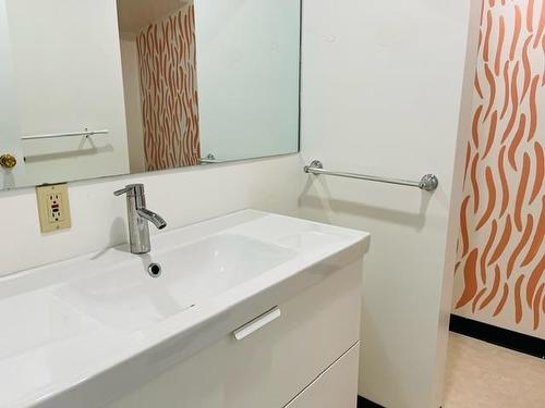 106 Fifth Avenue S, Kenora, ON - Indoor Photo Showing Bathroom