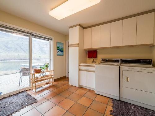 604 Stansfield Road, Kamloops, BC - Indoor Photo Showing Kitchen