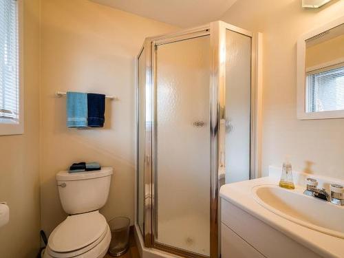 604 Stansfield Road, Kamloops, BC - Indoor Photo Showing Bathroom