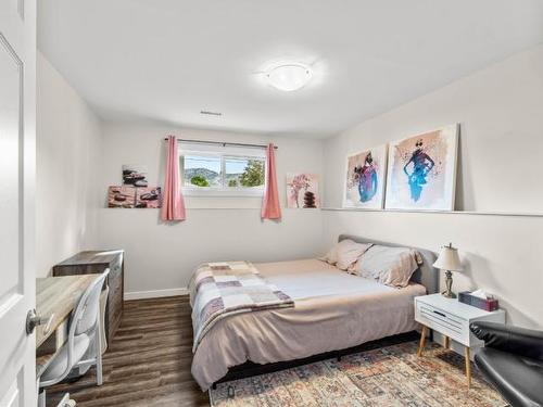2394 Greenfield Ave, Kamloops, BC - Indoor Photo Showing Bedroom