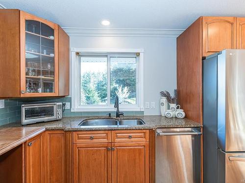 6006 Chippewa Rd, Duncan, BC - Indoor Photo Showing Kitchen