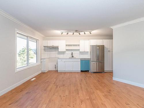 6006 Chippewa Rd, Duncan, BC - Indoor Photo Showing Kitchen