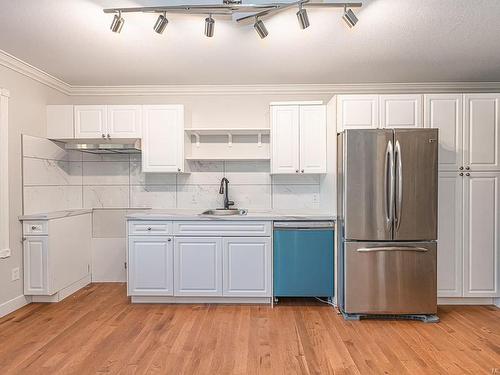 6006 Chippewa Rd, Duncan, BC - Indoor Photo Showing Kitchen
