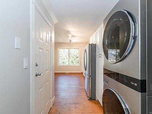 6006 Chippewa Rd, Duncan, BC - Indoor Photo Showing Laundry Room
