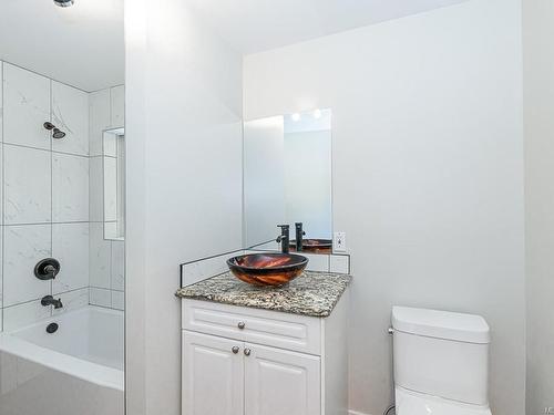6006 Chippewa Rd, Duncan, BC - Indoor Photo Showing Bathroom