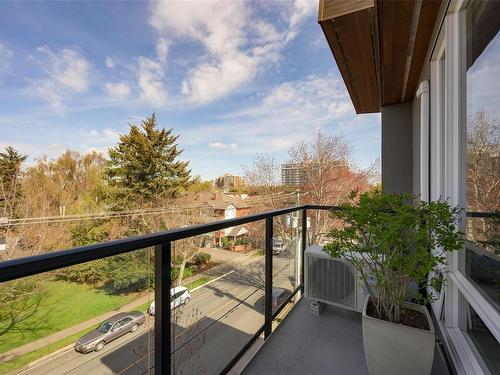 402-300 Michigan St, Victoria, BC - Outdoor With Balcony With Exterior