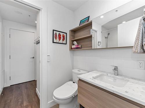 211-70 Saghalie Rd, Victoria, BC - Indoor Photo Showing Bathroom