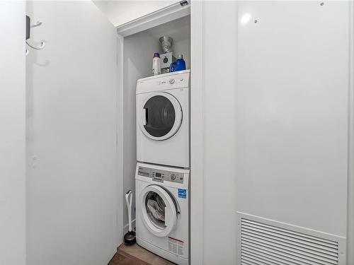 211-70 Saghalie Rd, Victoria, BC - Indoor Photo Showing Laundry Room