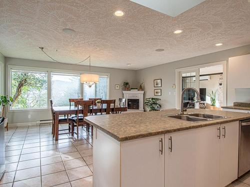 658 Rason Rd, Langford, BC - Indoor Photo Showing Kitchen With Double Sink