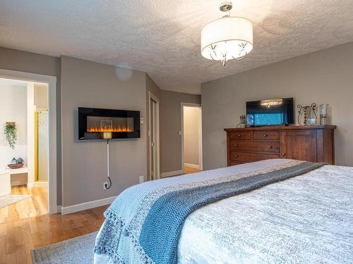 658 Rason Rd, Langford, BC - Indoor Photo Showing Bedroom