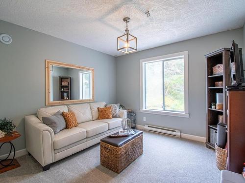 658 Rason Rd, Langford, BC - Indoor Photo Showing Living Room