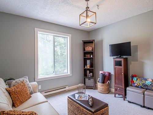 658 Rason Rd, Langford, BC - Indoor Photo Showing Bedroom