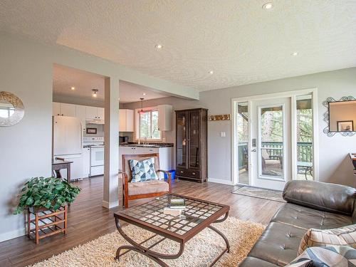 658 Rason Rd, Langford, BC - Indoor Photo Showing Kitchen With Double Sink