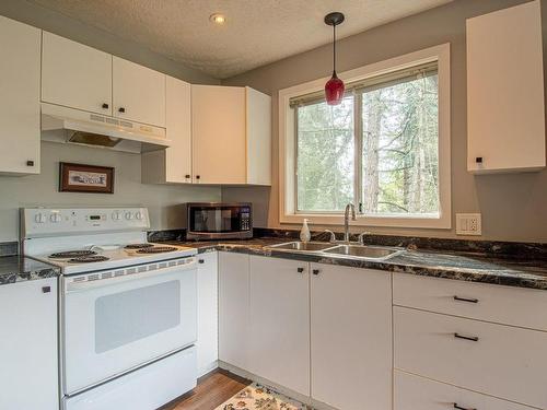 658 Rason Rd, Langford, BC - Indoor Photo Showing Laundry Room
