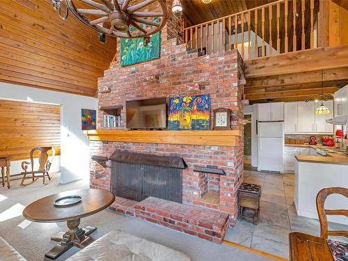 2061 Widows Walk, Shawnigan Lake, BC - Indoor Photo Showing Living Room