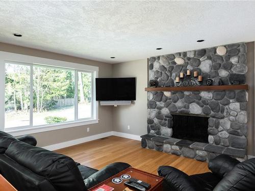 7125 Deer Rd, Lake Cowichan, BC - Indoor Photo Showing Living Room With Fireplace