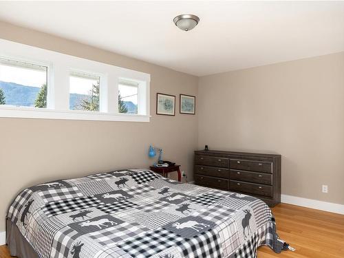 7125 Deer Rd, Lake Cowichan, BC - Indoor Photo Showing Bedroom