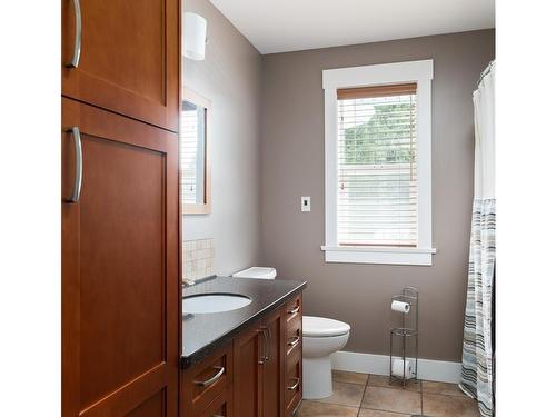 7125 Deer Rd, Lake Cowichan, BC - Indoor Photo Showing Bathroom