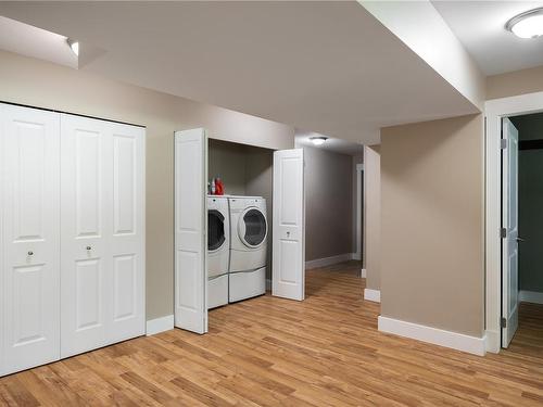 7125 Deer Rd, Lake Cowichan, BC - Indoor Photo Showing Laundry Room