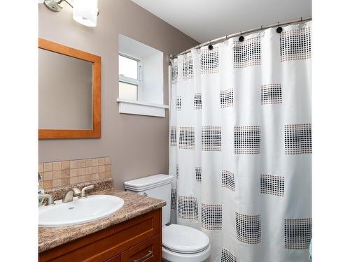 7125 Deer Rd, Lake Cowichan, BC - Indoor Photo Showing Bathroom